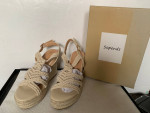 NIB Sopends Beige Crochet Wedge Heeled Shoes Size 8.5/39