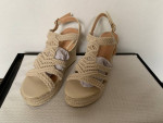NIB Sopends Beige Crochet Wedge Heeled Shoes Size 8.5/39