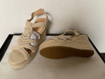 NIB Sopends Beige Crochet Wedge Heeled Shoes Size 8.5/39