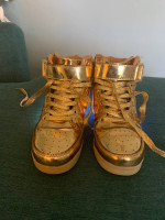 Size 6 youth Gold Light Up Shoes