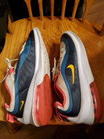 NIKE AIR MAX AXIS SHOES WOMEN 8.5 WHITE MULTICOLOR PRE-OWNED