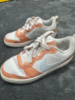 Nike Court Borough Low 2 SE Girl’s Size 3.5 Shoes in great shape!