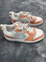 Nike Court Borough Low 2 SE Girl’s Size 3.5 Shoes in great shape!