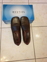 women 7 medium size shoes,brown color,leather,New