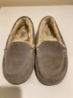 UGG’s Moccasins Shoes Slippers Size 8 Women, Grey