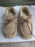 Mens House Shoes. 11/ 12
