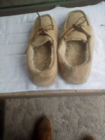 Mens House Shoes. 11/ 12
