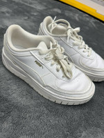 Puma Leather Platform Athletic Shoes in good shape!  Size Women’s 8.