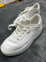 Puma Leather Platform Athletic Shoes in good shape!  Size Women’s 8.