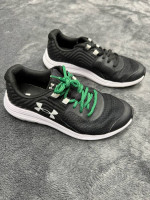 Under Armour Girl’s 3.5 Athletic Shoes in good shape!
