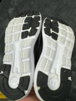Under Armour Girl’s 3.5 Athletic Shoes in good shape!