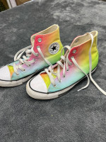 Converse All Star Unisex Shoes in good shape!  Men’s 4 or Women’s 6.