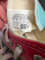 Converse All Star Unisex Shoes in good shape!  Men’s 4 or Women’s 6.