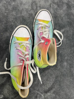 Converse All Star Unisex Shoes in good shape!  Men’s 4 or Women’s 6.