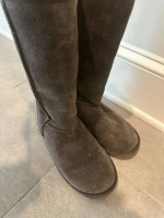 Shoes, sizes 8 1/2, 9 and 10