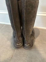 Shoes, sizes 8 1/2, 9 and 10