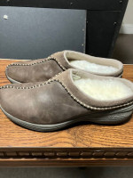 NEW Columbia Techlite size 10 walking or hiking shoes