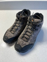 MERRELL MEN'S HIKING SHOES US 8