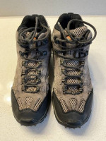 MERRELL MEN'S HIKING SHOES US 8