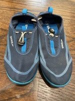 Speedo shoes size 4/5