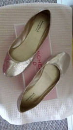 Ladies size 8 gold shoes