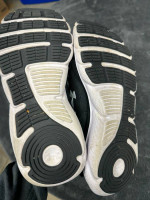 Under Armour Deluxe Foam Men’s 8 Athletic Shoes in excellent shape!  Color is 