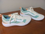 Womans Vans Shoes NEW - Size 9