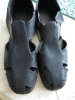 Faded Glory Women’s Size 10 Leather Black Closed Toe Slip On Shoes--So