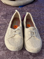 Women's New Lase Skechers  Shoes SIZE 7