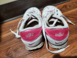 Ladies Nike Shoes size 8 US white and pink
