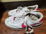 Ladies Nike Shoes size 8 US white and pink