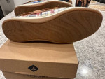 LADIES NEW/NEVER WORN SPERRY BOAT SHOES W/ORIGINAL BOX(SIZE 8) $20