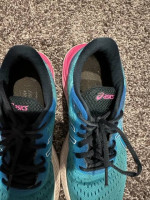 LADIES BLUE ASICS RUNNING SHOES SIZE 8 GOOD CONDITION  FIRM PRICE $15.
