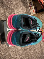 LADIES BLUE ASICS RUNNING SHOES SIZE 8 GOOD CONDITION  FIRM PRICE $15.