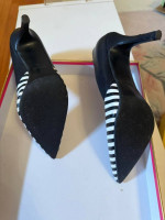 A LOT OF FEMALE SHOES SIZE 6.5-7
