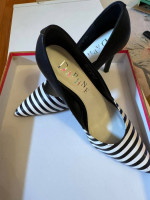 A LOT OF FEMALE SHOES SIZE 6.5-7