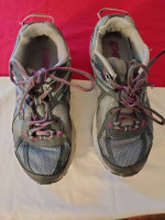 Womens NEW BALANCE rrunning / walking shoes SZ 9 Vgc