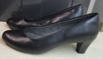 Women's size 8 1/2 Shoes