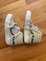 Vans cream shoes for a woman - size 6