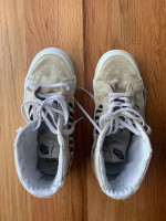 Vans cream shoes for a woman - size 6