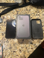 iPhone 11 Pro, w otter box and original box