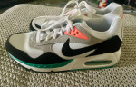 NIKE AIR MAX WOMENS SHOES LIKE NEW SIZE 7.5