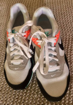 NIKE AIR MAX WOMENS SHOES LIKE NEW SIZE 7.5