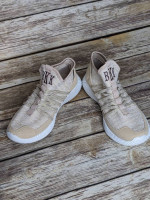 Womens athletic shoes. Size 5.5
