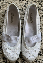 Women’s Skechers shoes size 8.5