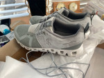 ON Women’s Cloud 5 Terry shoes  Size 10