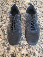 SAFETY SHOES MEN'S SIZE 11