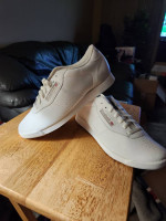 Ladies Athletic Shoes