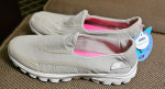 (PRICE REDUCTION) Skechers Go Walk 2 Slip-on Shoes Size 7.5