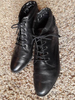 NEW IN STYLE Women's Leather Boots/Shoes